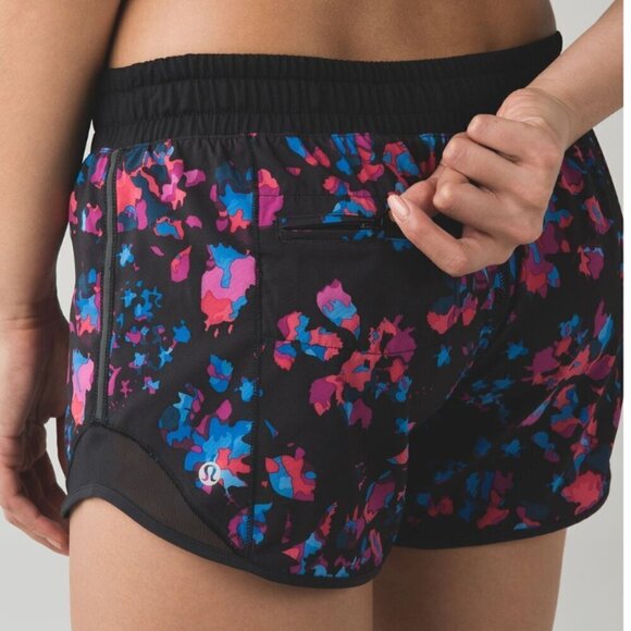 Lululemon Hotty Hot Short *Long Dandy Digie Multi / Black - Picture 6 of 6